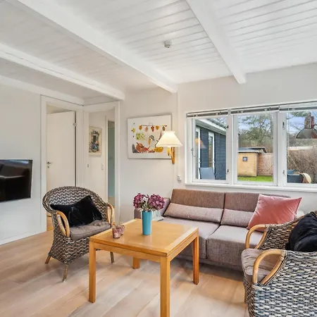 Cosy With Modern Facilities, Large Terraces, Shelter And Outdoor Shower Just 200 Metres From Skodshoved And The Marina Knebel