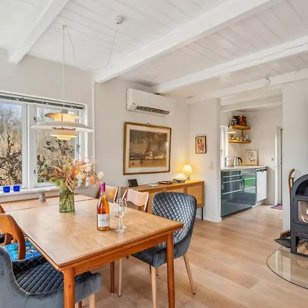 Cosy With Modern Facilities, Large Terraces, Shelter And Outdoor Shower Just 200 Metres From Skodshoved And The Marina * Knebel