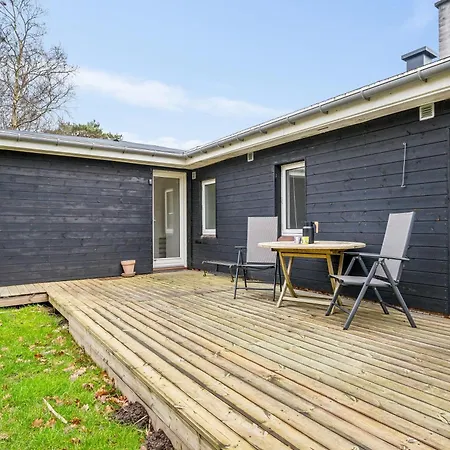Cosy With Modern Facilities, Large Terraces, Shelter And Outdoor Shower Just 200 Metres From Skodshoved And The Marina