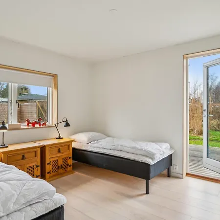 Cosy With Modern Facilities, Large Terraces, Shelter And Outdoor Shower Just 200 Metres From Skodshoved And The Marina Ferienhaus *