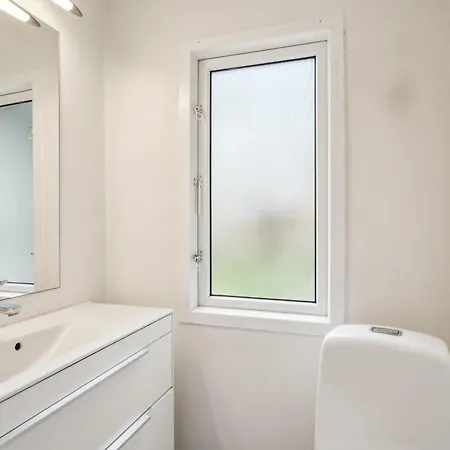 Cosy With Modern Facilities, Large Terraces, Shelter And Outdoor Shower Just 200 Metres From Skodshoved And The Marina Knebel