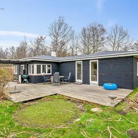 Cosy With Modern Facilities, Large Terraces, Shelter And Outdoor Shower Just 200 Metres From Skodshoved And The Marina Knebel