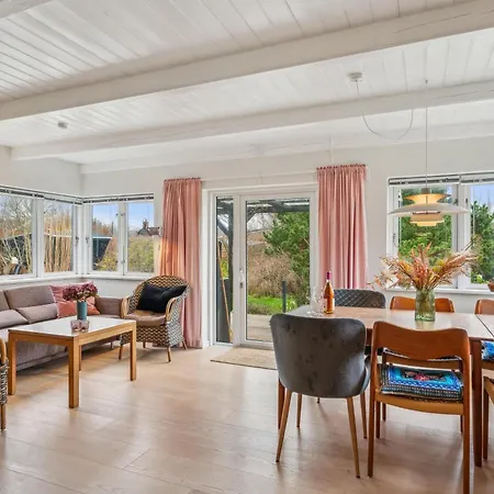 Cosy With Modern Facilities, Large Terraces, Shelter And Outdoor Shower Just 200 Metres From Skodshoved And The Marina Ferienhaus