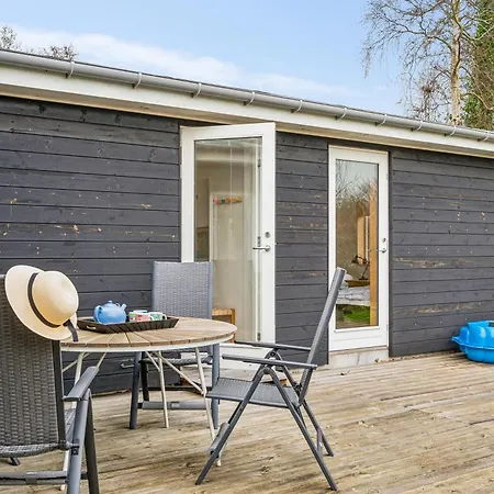 Ferienhaus Cosy With Modern Facilities, Large Terraces, Shelter And Outdoor Shower Just 200 Metres From Skodshoved And The Marina *