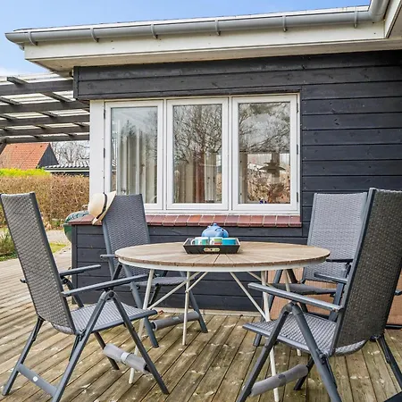Cosy With Modern Facilities, Large Terraces, Shelter And Outdoor Shower Just 200 Metres From Skodshoved And The Marina Ferienhaus